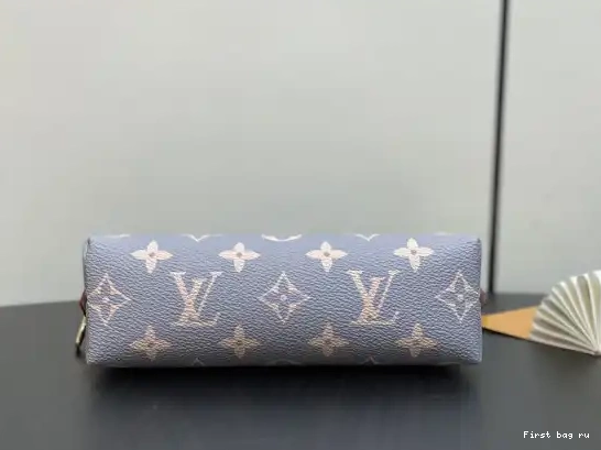 First bag ru Cosmétique PM Louis Vuitton Pochette 0630